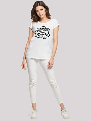 T-shirt 'Soccer Vibes Typography Sporty Graphic' F4NT4STIC en blanc