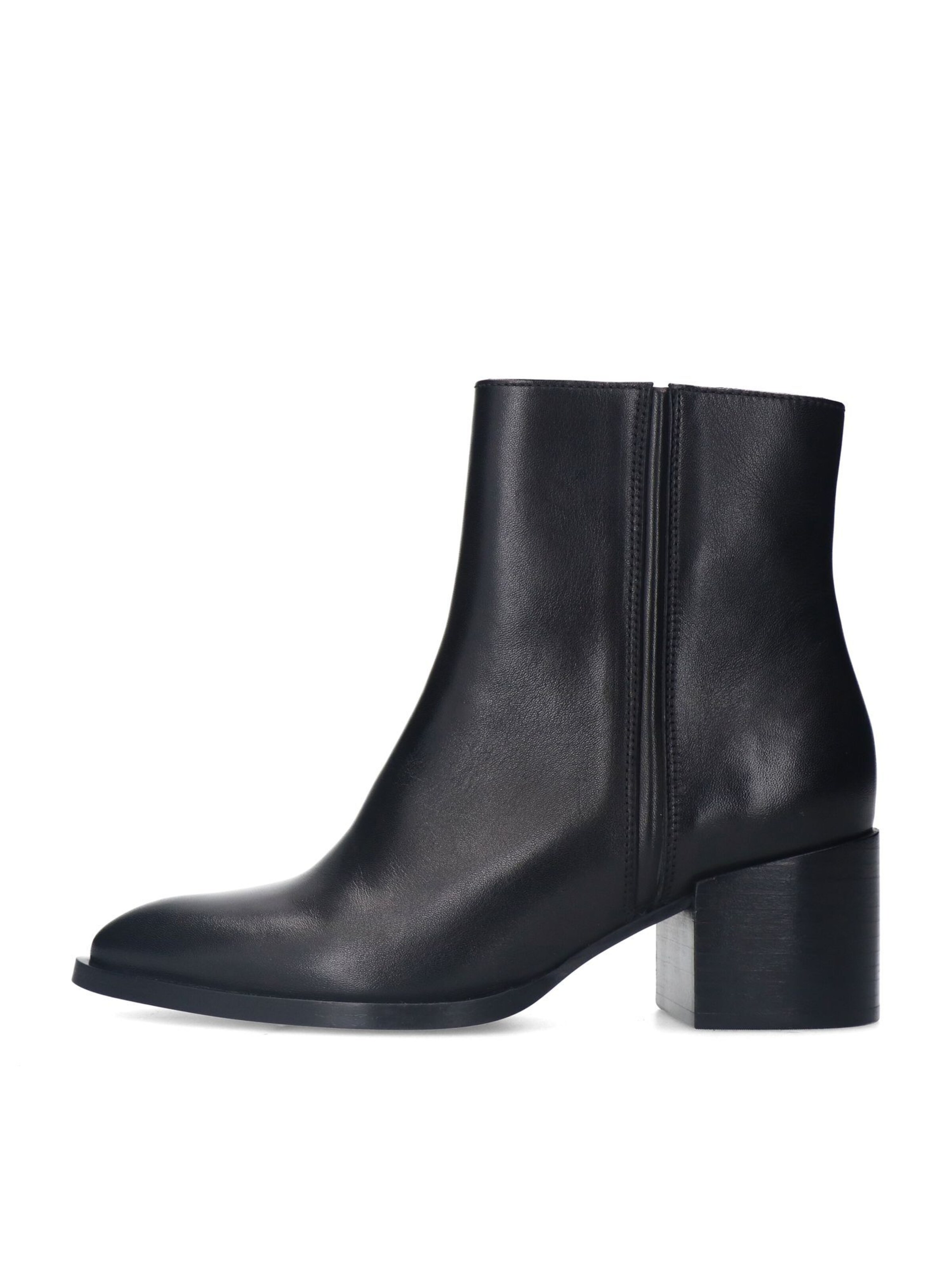MANFIELD Booties in Black
