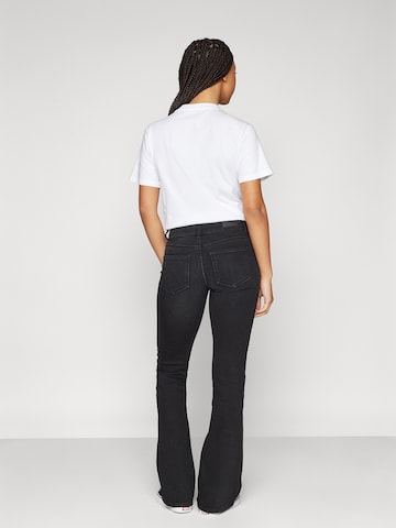 ONLY - Acampanado Vaquero 'ONLPAOLA' en negro