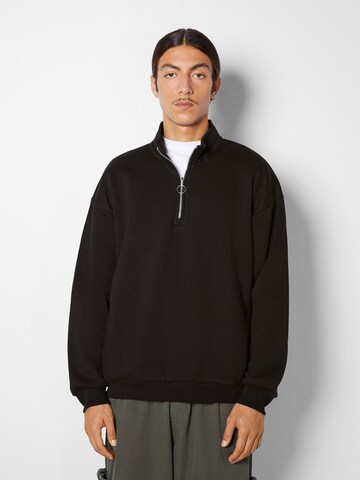 BershkaSweater majica - crna boja: prednji dio