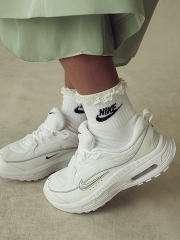 balts Nike Sportswear Zemie brīvā laika apavi 'AIR MAX BLISS'