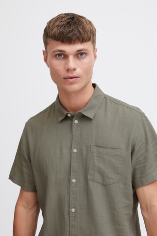 Slim fit Camicia 'Allan' di !Solid in verde: frontale