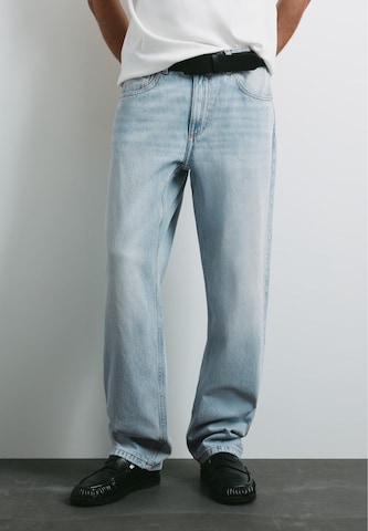 Pull&Bear Loose fit Jeans in Blue: front