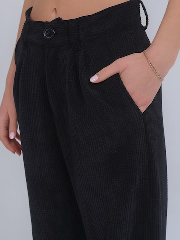FRESHLIONS Wide leg Pleat-Front Pants 'Alma' in Black