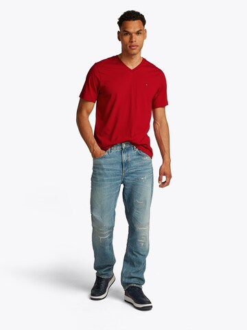 TOMMY HILFIGER - Camiseta 'ESSENTIAL' en rojo