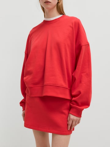 EDITED Sweatshirt 'Emielia' in Red: front