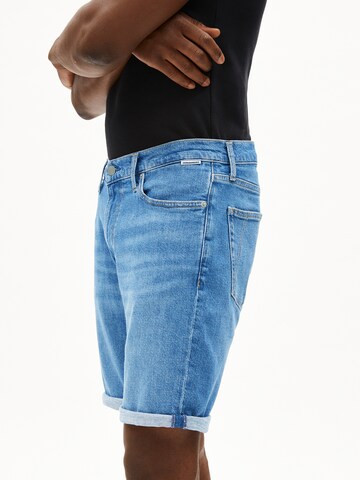 Coupe slim Pantalon ARMEDANGELS en bleu