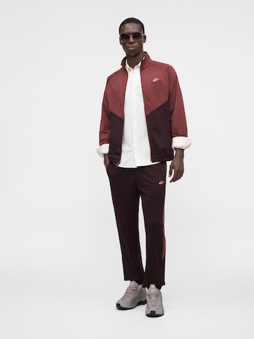 Nike SportswearJogging komplet - crvena boja