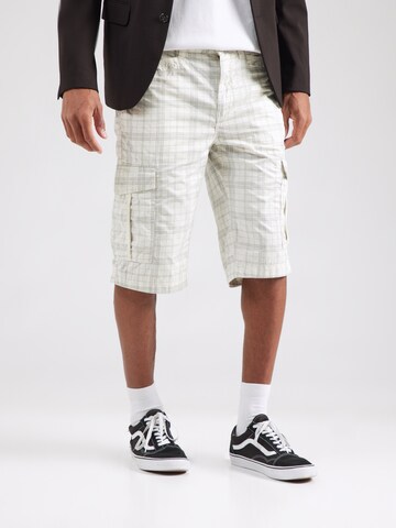 CAMP DAVID Regular Cargo Pants in White: front