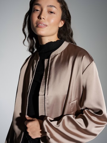 OPUS Преходно яке 'Jupita' в кафяво