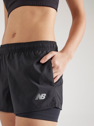 new balance Обычный Спортивные штаны 'Essentials' в Черный