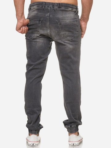 Tazzio Regular Jeans '17506' in Schwarz
