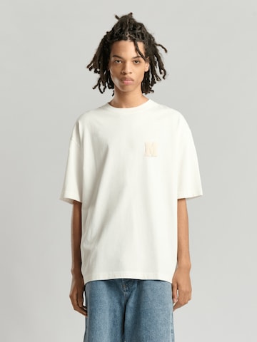 Mansour Shirt 'M Patch T-shirt' in Weiß: Vorderseite