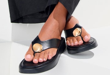 juoda FRENCH CONNECTION Šlepetės per pirštą