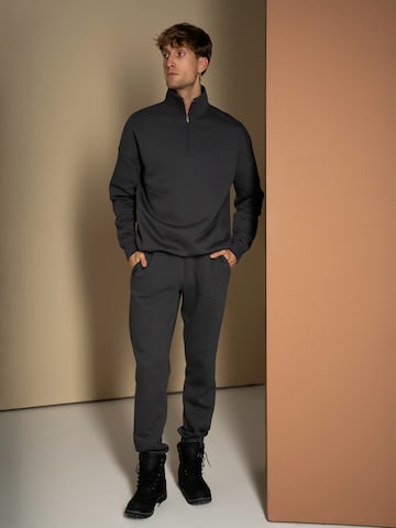 cut my fashion Träningsdräkt 'Paulius' i grå