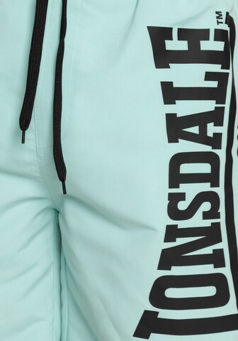 Loosefit Pantaloncini da bagno di LONSDALE in blu
