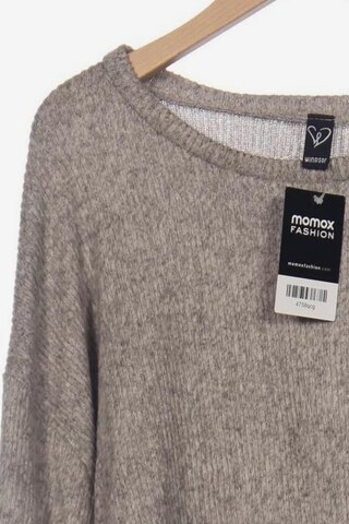 Windsor Sweater & Cardigan in M in Grey