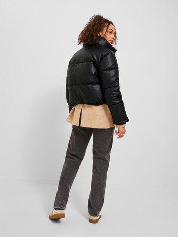 Veste mi-saison 'Breezy' JJXX en noir