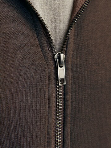 JACK & JONES Sweatjakke 'JJESTAR' i brun