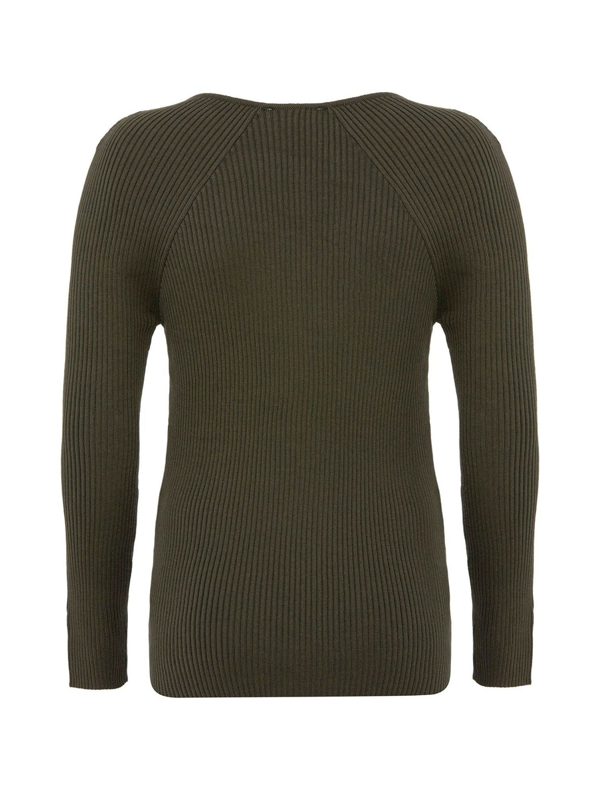 Jacey Quinn Pulover | zelena barva