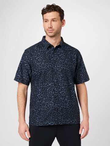 QUIKSILVER - Ajuste regular Camisa funcional en azul: frente