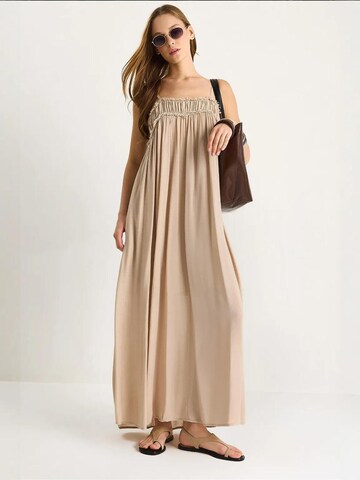 Bianco Lucci Kleid in Beige: Vorderseite