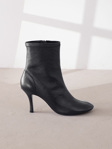 Next Bootie in Black
