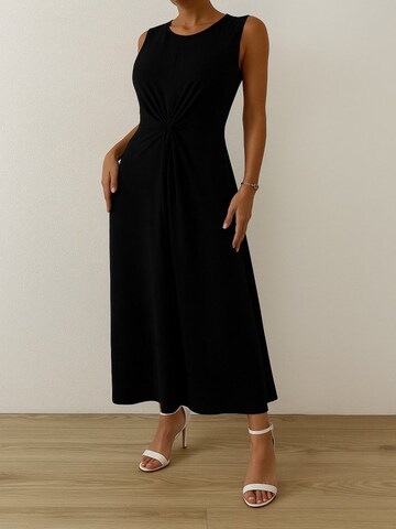 JANE's Jurk in Zwart: voorkant