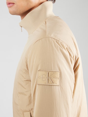 Calvin Klein Jeans regular Φθινοπωρινό και ανοιξιάτικο μπουφάν 'HARRINGTON' σε μπεζ