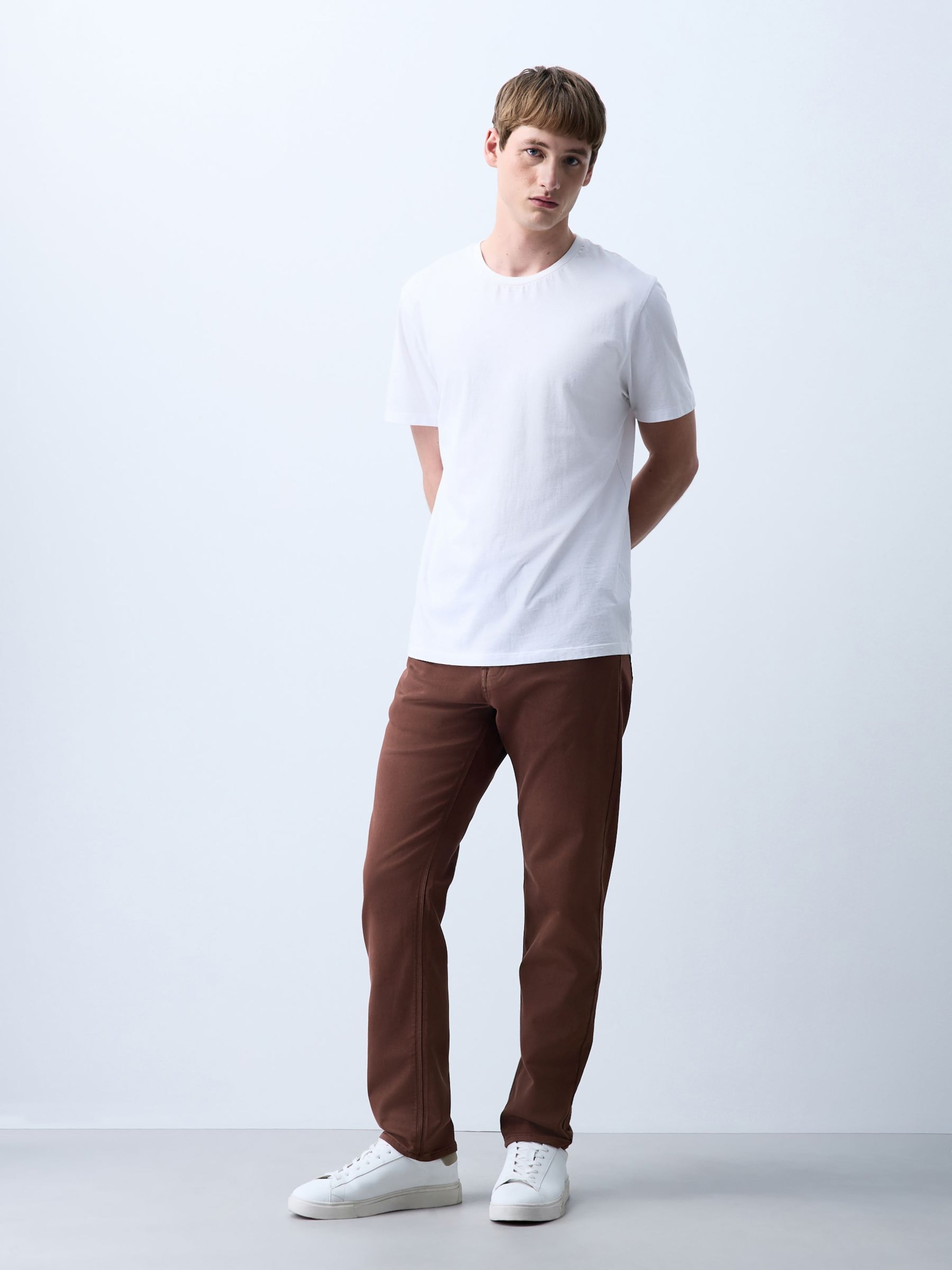 Next Slimfit Farkut värissä ruskea