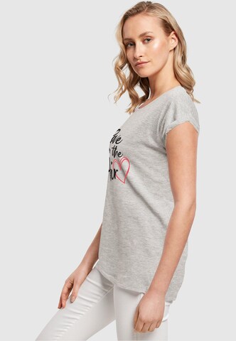 Merchcode T-Shirt 'Valentines Day - Love Is In The Air' in Grau