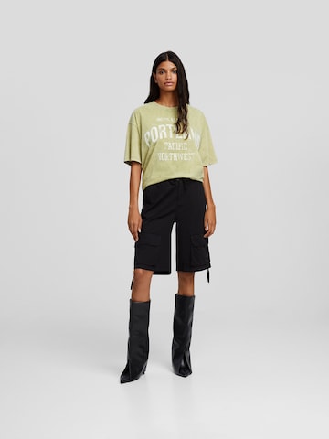 Tricou de la Bershka pe verde