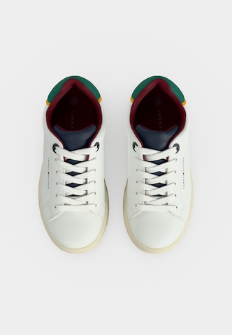 TOMMY HILFIGER - Zapatillas deportivas 'HAMPTON' en blanco