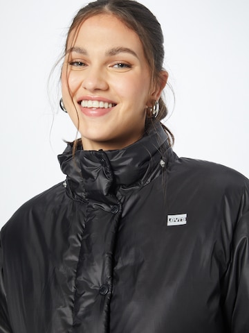 LEVI'S ® Winter Jacket 'Luna Core Puffer Short' in Black