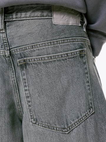 Pull&Bear Baggy Farkut värissä harmaa