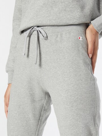 Champion Authentic Athletic Apparel - Tapered Pantalón en gris