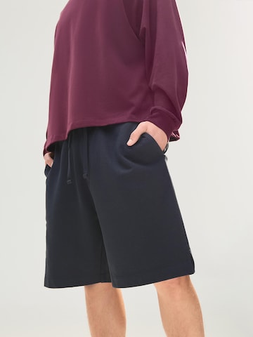 Bershka Loosefit Shorts in Blau: Vorderseite