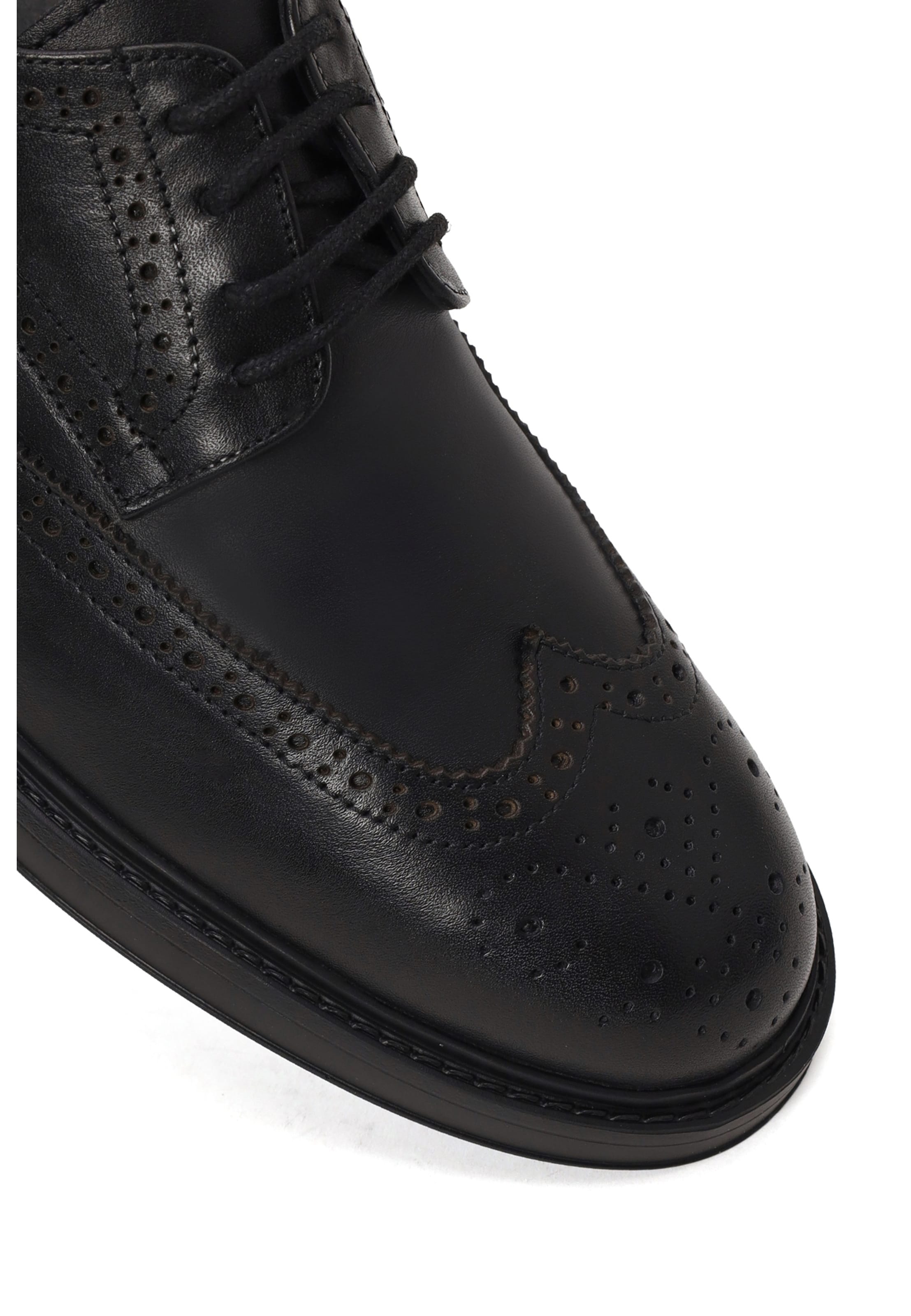 Scarpa stringata di Derimod in nero