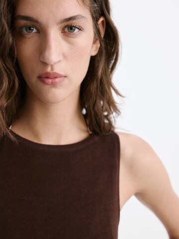 Top in maglia 'SUENYO' di MANGO in marrone