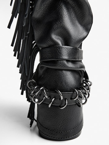 Bershka Cowboy boot in Black
