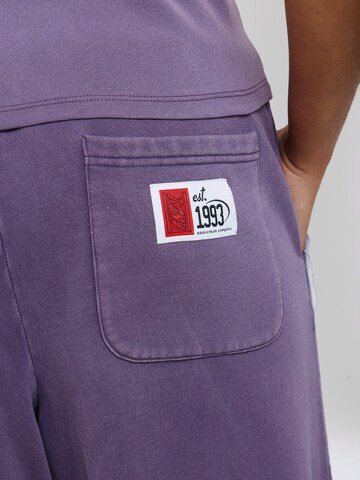 regular Pantaloni di AND1 in lilla