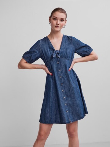Robe-chemise 'Vibe' PIECES en bleu : devant