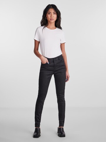 PIECES Slimfit Jeans 'SHINE' in Zwart