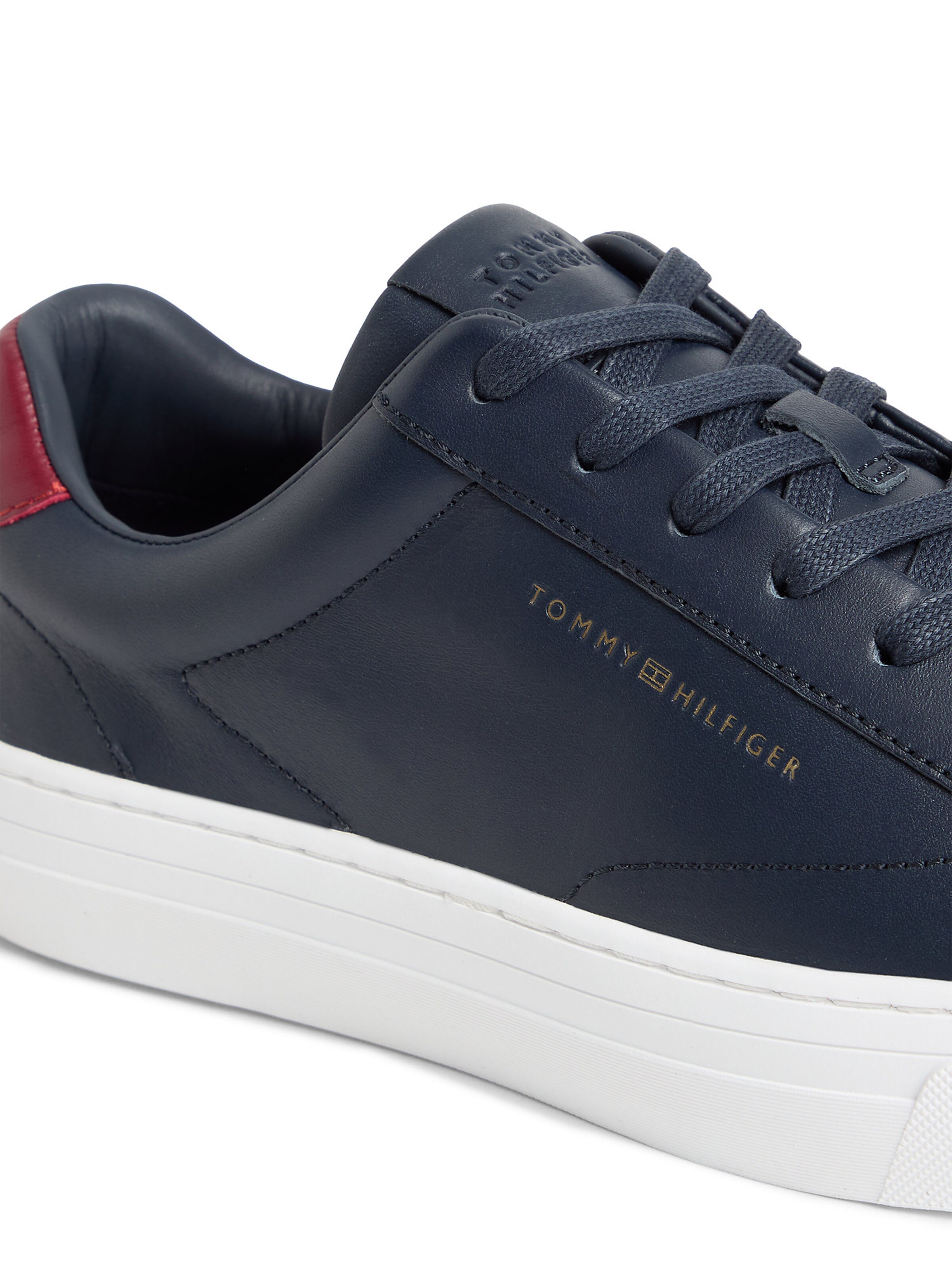 TOMMY HILFIGER Sneaker in Blau