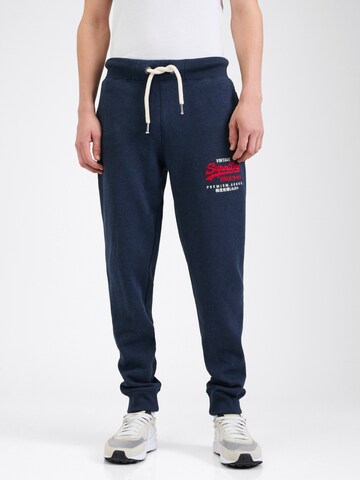 Superdry Tapered Hose in Blau: Vorderseite