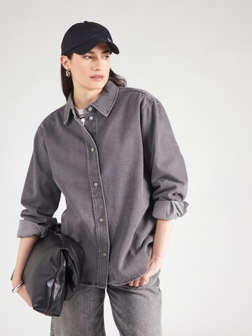 ONLY Blouse 'ONLTANYA' in Grey: front