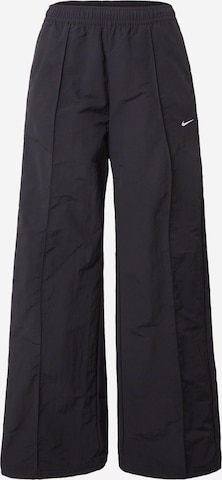 Nike Sportswear Wide Leg Bukser med fals i sort: forside