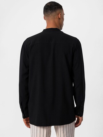Antioch - Ajuste regular Camisa en negro