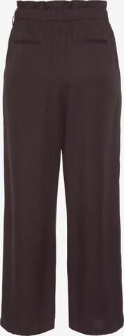 Wide leg Pantaloni con pieghe di LASCANA in marrone