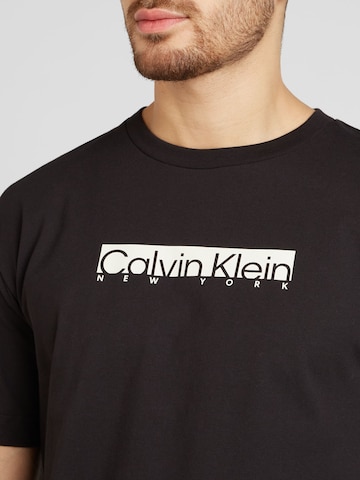 Calvin Klein Тениска 'NEW YORK' в черно